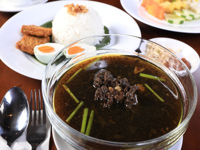 Rasakan Cita Rasa Makanan Khas Surabaya di H-Resto PrimeBiz Hotel Surabaya